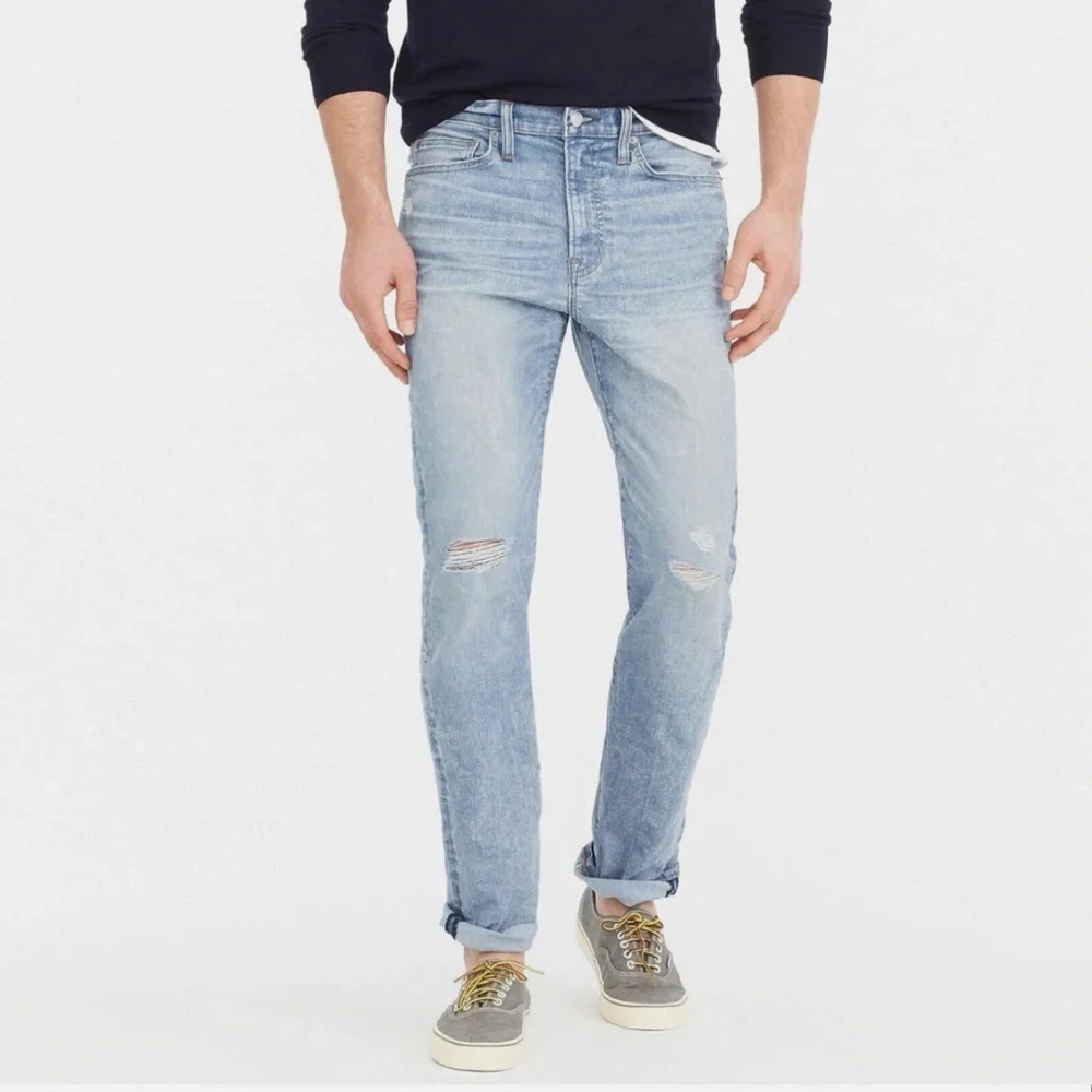 J.Crew Men’s Mercantile Flex Straight-fit  in destroyed light jeans   Size 34/30